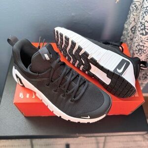 Nike Black and White Women's Sneakers